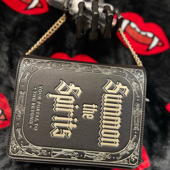 🖤💀NWT-MAD ENGINE “SUMMON THE SPIRITS” SUPER CUTE BOOK LOOKING CROSSBODY ☠️🖤 - Picture 5 of 13